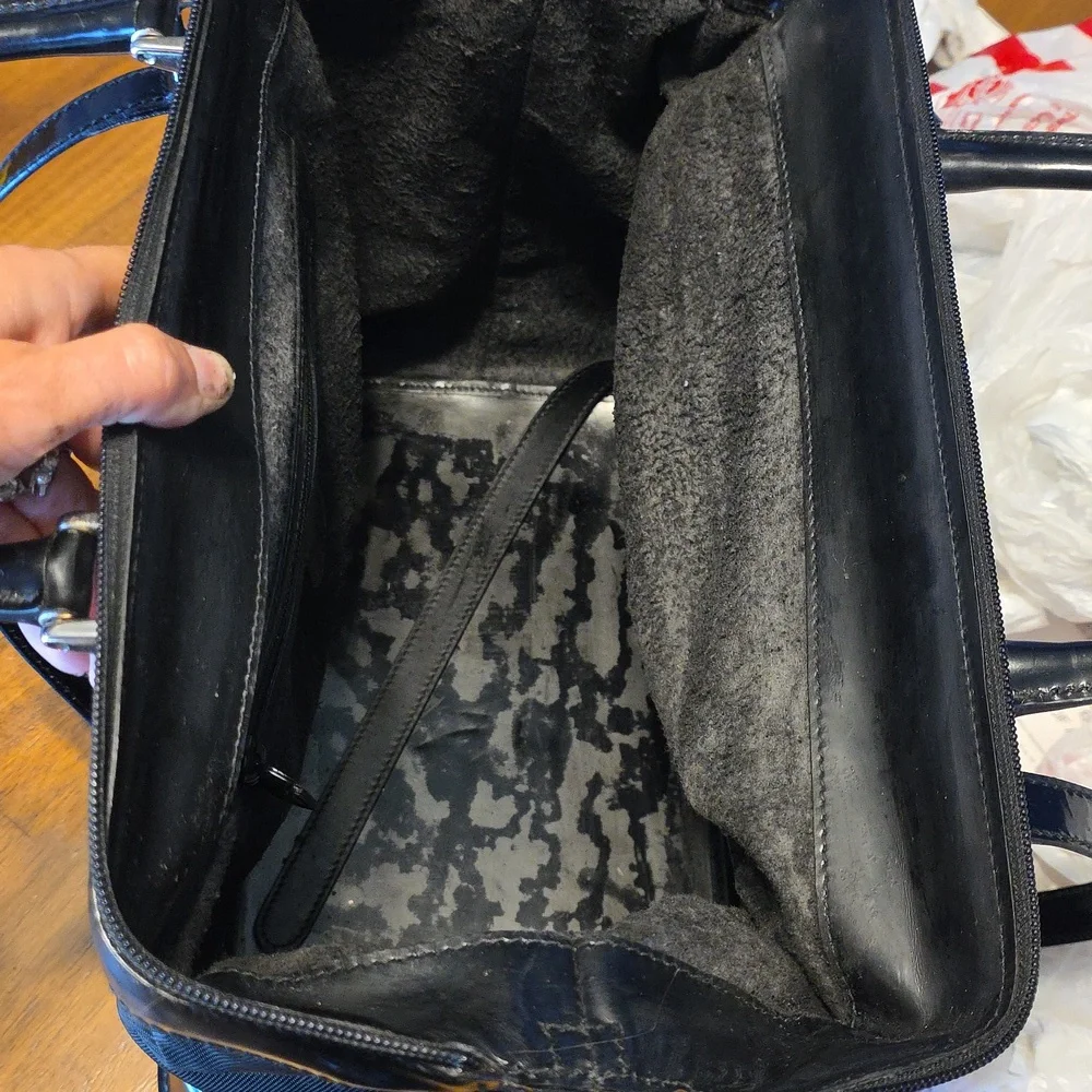 GUCCI BLACK NYLON/PATENT TRAVEL LINE BAG WITH COA - Picture 13 of 16